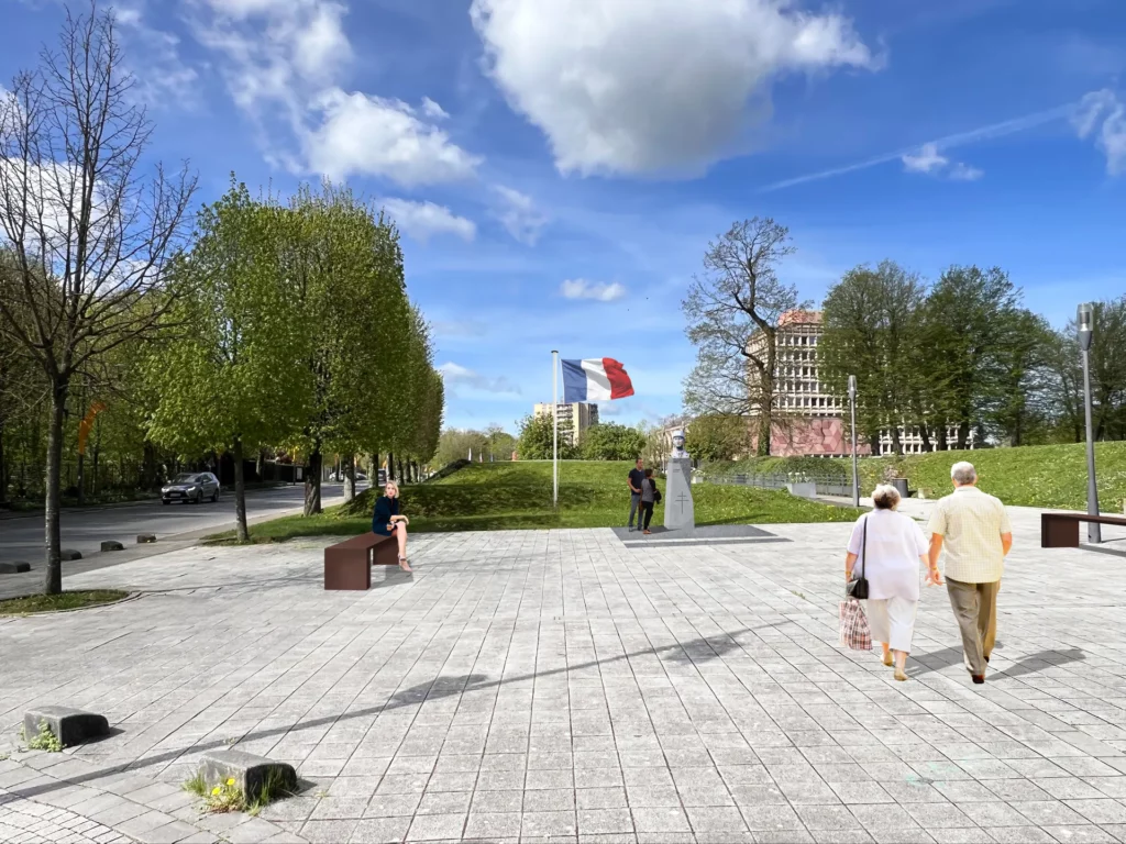 Monument au général de Gaulle — Maubeuge - vue 6