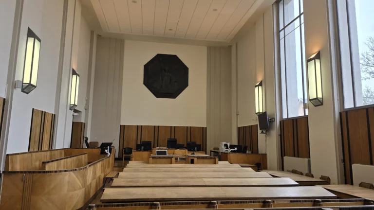 Restauration des salles d'audience du Tribunal
